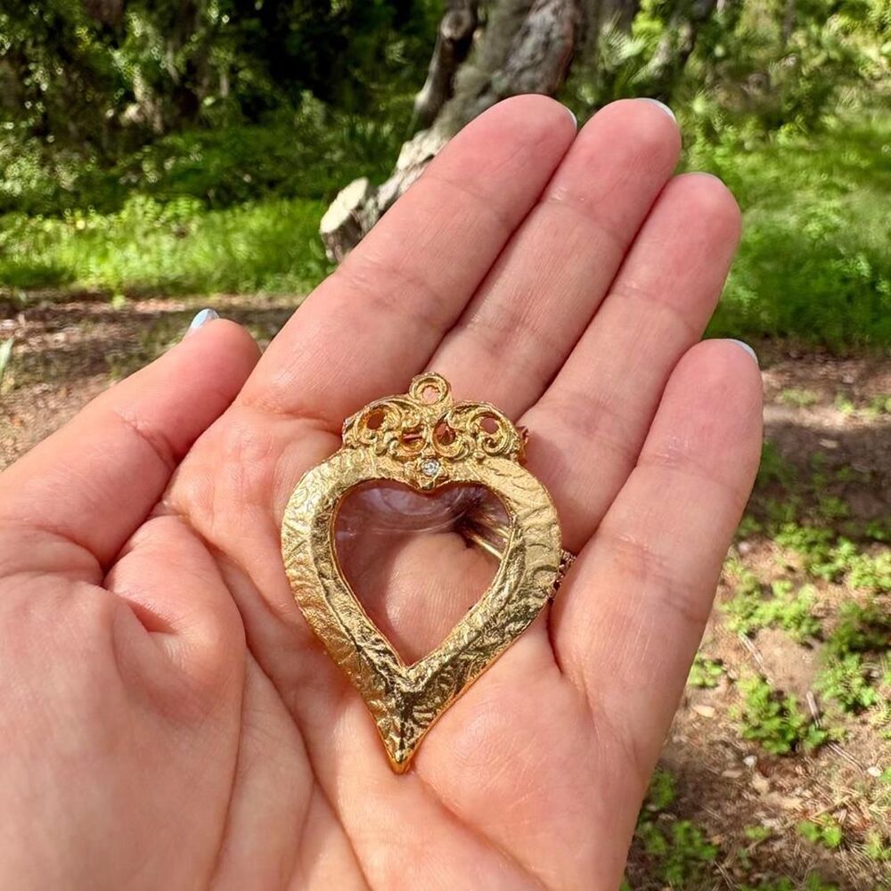 Vintage Ornate Gold Heart Frame Pin / Brooch